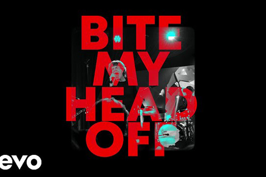 ローリング・ストーンズ、ポール参加の「Bite My Head Off」リリック・ビデオ公開。インスタでは肩組み写真も