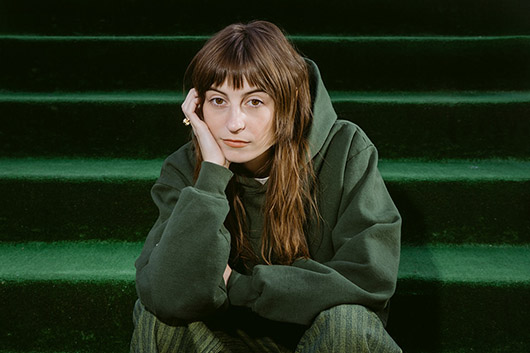 メイベル直筆サイン入り超大型写真…Mabel…イギリスのシンガーソングライター BEATINK.COM / SNAIL MAIL / 18歳の若きシンガーソングライター