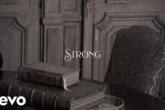 グレン・キャンベルのデュエット・アルバム、ブライアン・ウィルソン参加の「Strong」公開