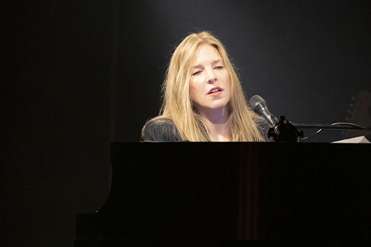 「ジャズ・ヴォーカル＆ピアノの女王」ダイアナ・クラールが5年ぶりの来日中。公演初日レポート