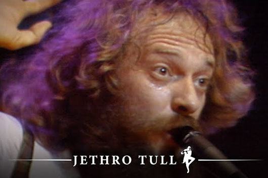 ジェスロ・タル、1978年『Bursting Out』のエクスパンディッド・エディションから「Aqualung」のライヴ映像公開