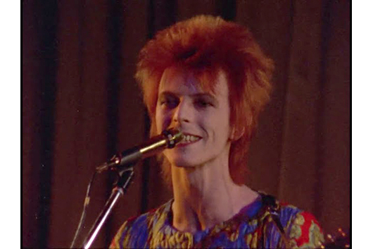 デヴィッド・ボウイ、未公開ライヴ映像をフィーチャーした「Ziggy Stardust」のMV公開