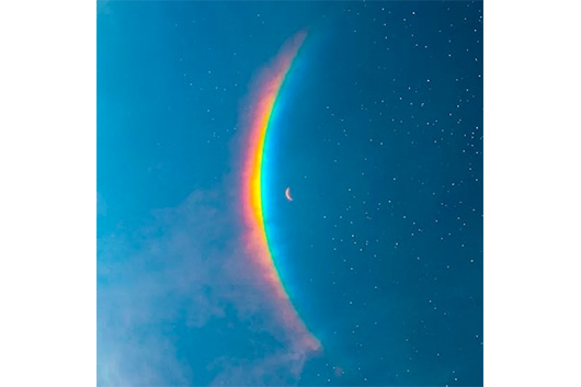 コールドプレイ、10月発売の新作『Moon Music』からファースト・シングルのライヴ映像公開