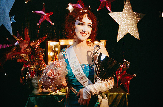 ポップス界の新たな歌姫チャペル・ローン、最新シングル「Good Luck, Babe!」が全米TOP10入り、デビュー・アルバムは全米5位に！