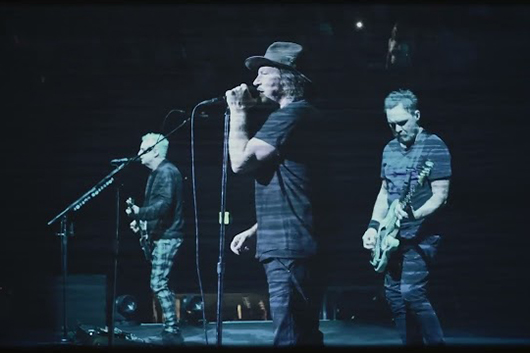 パール・ジャム、5月16日の公演から「Wreckage」のライヴ映像公開