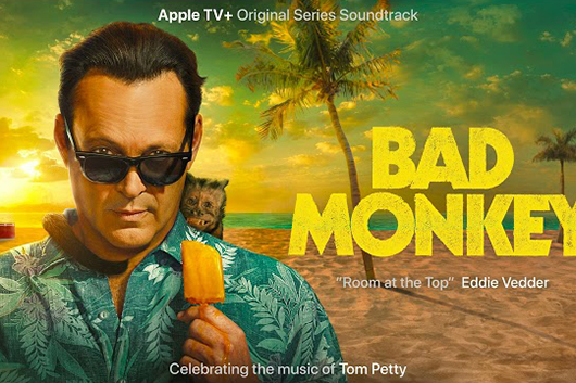 エディ・ヴェダー、TVシリーズ『Bad Monkey』のサントラからトム・ぺティのカヴァー「Room at the Top」公開