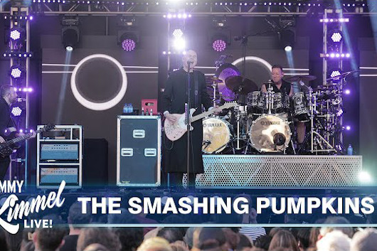 スマッシング・パンプキンズ、米TV番組で5曲をパフォーマンス