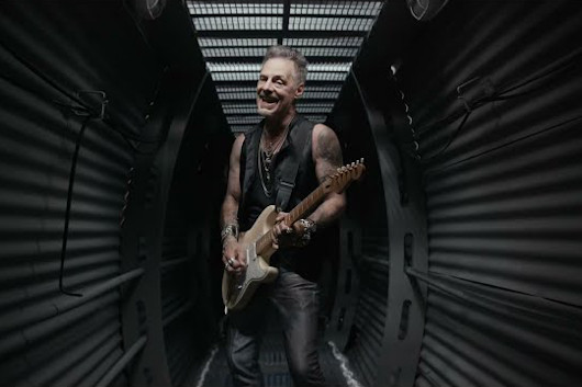 リッチー・コッツェン、新曲「Insomnia」のMV公開
