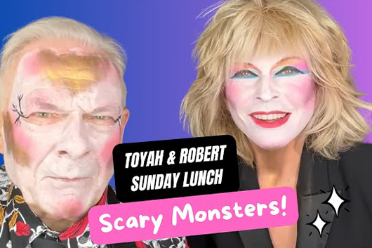 ロバート・フリップ＆妻のトーヤ、デヴィッド・ボウイの「Scary Monsters」をカヴァー