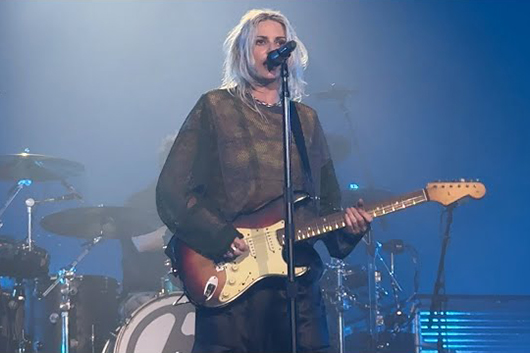 リンキン・パーク、「Over Each Other」をライヴで初披露
