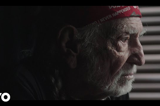 ウィリー・ネルソン、最新作『Last Leaf on the Tree』の舞台裏を描いた短編映画公開