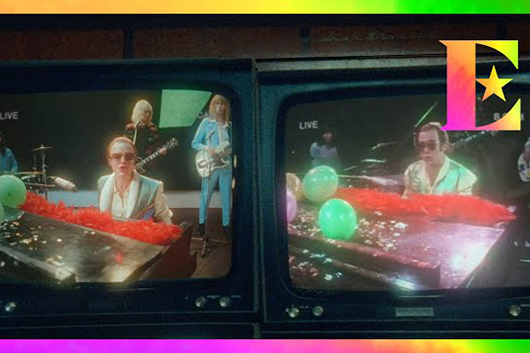 エルトン・ジョン、1973年のクリスマス・ソング「Step Into Christmas」新MV公開