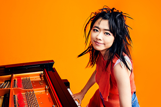 上原ひろみ、Hiromi’s Sonicwonderのニュー・アルバム『OUT THERE』4/4発売決定