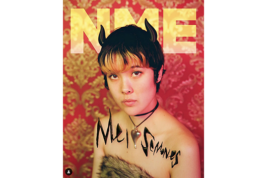 メイ・シモネスが『NME』カヴァーに！　FUJI ROCK FESTIVAL '25出演、デビュー・アルバム『ANIMARU』5/2世界同時発売