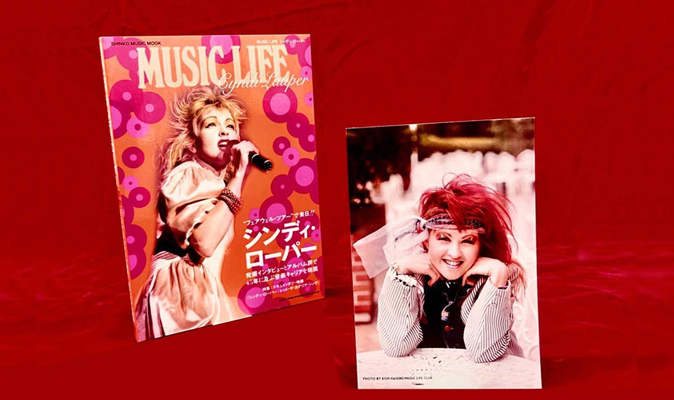 シンディ・ローパー来日公演が間もなくスタート！　４/11発売『MUSIC LIFE シンディ・ローパー』をS.M.R.S.で購入すると初来日時の笑顔のシンディのポスト・カードをプレゼント！