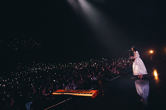 グレイシー・エイブラムス、即完売を記録した初来日公演レポートが到着