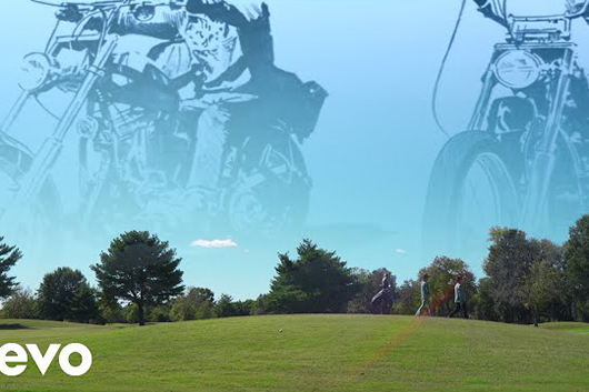 ウォーターボーイズ、最新アルバムから「Golf, They Say」のMV公開