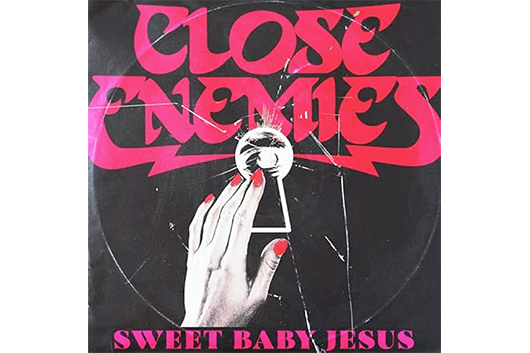 トム・ハミルトン率いるクロース・エネミーズ、新曲「Sweet Baby Jesus」公開