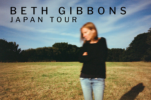 12月来日のポーティスヘッドのベス・ギボンズ、「フジロック’24」でのライヴ映像を期間限定で公開中！