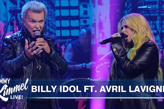 ビリー・アイドル＆アヴリル・ラヴィーン、米TV番組で新曲「77」をパフォーマンス