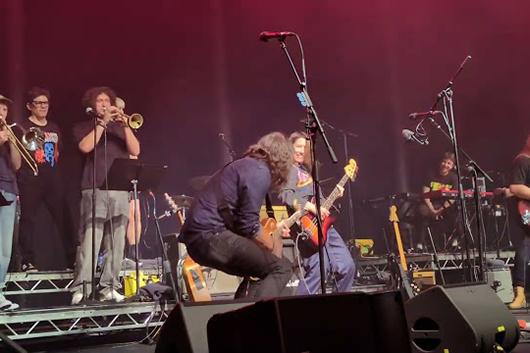 デイヴ・グロール、キム・ディールのロンドン公演にゲスト出演