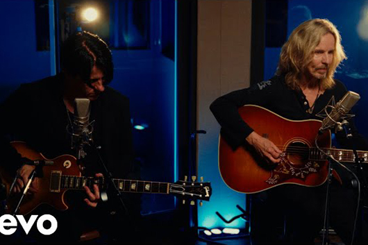 スティクス、新アルバムからタイトル曲「Circling from Above」のパフォーマス映像公開