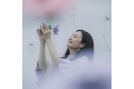 原田知世、7/23発売『アネモネ』より高野寛プロデュース「頬に風」先行配信。「Driving Summer」リリック・ビデオも公開