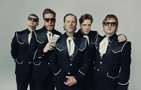 フジロック出演のザ・ハイヴス、8/29発売の最新作よりサード・シングル／ビデオ「Legalize Living」リリース