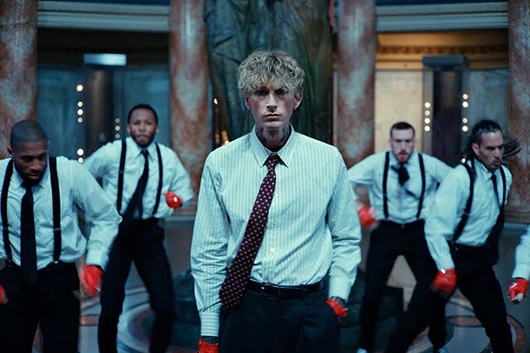 mgk（マシン・ガン・ケリー）が新曲「vampire diaries」をリリース！　MVで魅せるダンスにも注目！