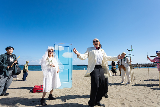 7回目となる「熱海未来音楽祭」を熱海で開催したい──ヒカシューの巻上公一がクラウドファンディングをスタート