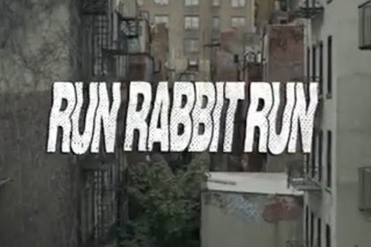 アイドルズ、ダーレン・アロノフスキー監督による新作フィルム『Caught Stealing』に提供した新曲「Rabbit Run」をリリース