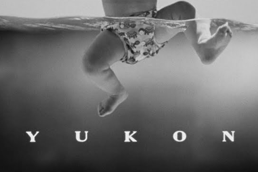 ジャスティン・ビーバー、新作『SWAG』より妻と息子が出演の「YUKON」のMV公開！