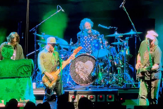 ニール・ヤング＆クロム・ハーツ、新曲「Big Crime」をライヴで初披露