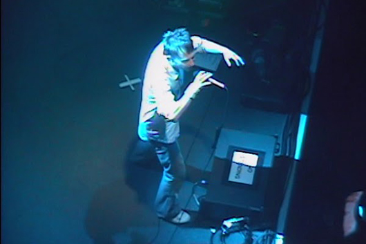 レディオヘッド、2003年11月のロンドン公演から「Myxomatosis」「Sit Down. Stand Up.」「Sail To The Moon」のライヴ映像公開　今年のヨーロッパ・ツアーも発表