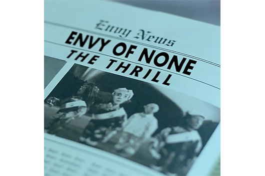 アレックス・ライフソン率いるエンヴィ・オブ・ノーン、新シングル「The Thrill」のMV公開
