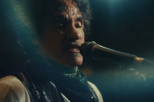 ジョン・オーツ、最新アルバムから「A Ways Away」のパフォーマンス映像公開