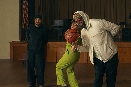 ボン・イヴェール、発売中の最新作『セイブル、フェイブル』より「Day One(feat. Dijon and Flock of Dimes)」MV公開