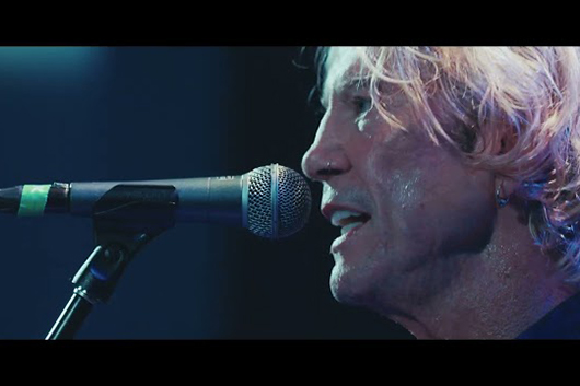 ダフ・マッケイガン、『Lighthouse: Live from London』から「Holy Water／I Wanna Be Your Dog」のライヴ映像公開