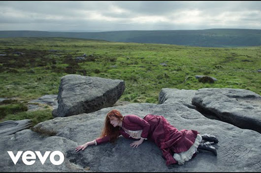 フローレンス・アンド・ザ・マシーン、神秘的な新曲「Sympathy Magic」をMVと共にリリース。米TVでの初歌唱動画も公開！