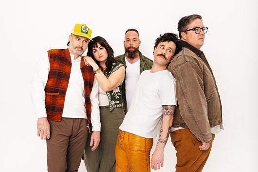 カナダのオルタナティヴ・ロックバンド、 ザ・ストランベラスが 最新EP『Burning Bridges Into Dust』をリリース