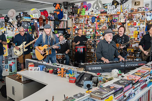 ドゥービー・ブラザーズ、米ラジオ番組『Tiny Desk Concert』で4曲を