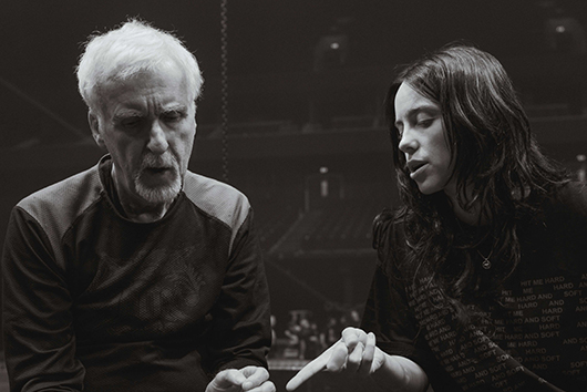 ビリー・アイリッシュ、ジェームズ・キャメロンとの共同監督でコンサート・フィルム『BILLIE EILISH-HIT ME HARD AND SOFT : THE TOUR(LIVE IN 3D)」3月上映を発表!