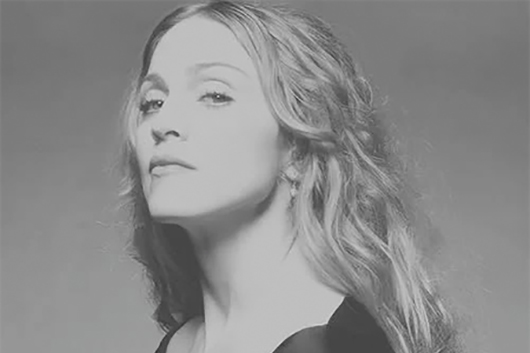 マドンナ、トランプ大統領による世界AIDSデー中止の決定に強い非難の声明を発表