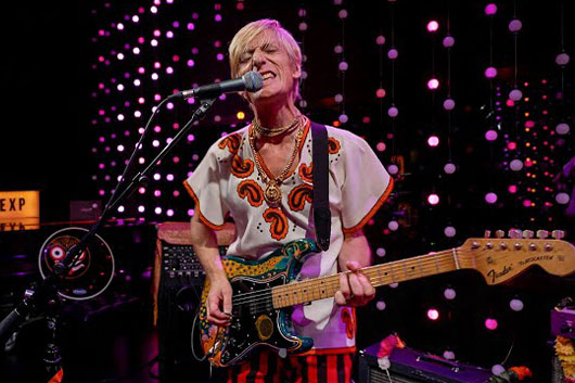 クーラ・シェイカー、スタジオ・ライヴ・パフォーマンス動画を公開