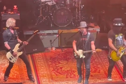 エディ・ヴェダー、アンソニー・キーディス、ブランディ・カーライル、スラッシュらがプライヴェート企業ギグで共演