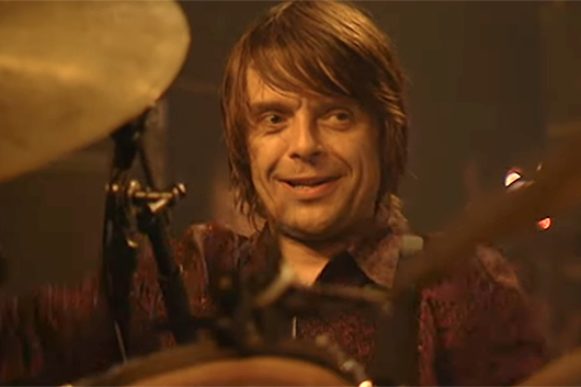 ストーン・ローゼズ、プライマル・スクリームで活躍し先月他界したたマニ、死因は長年の肺疾患からの自然死