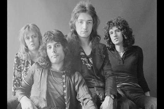 ブライアン・メイ、クイーンの未発表クリスマス・ソングを公開 | NEWS