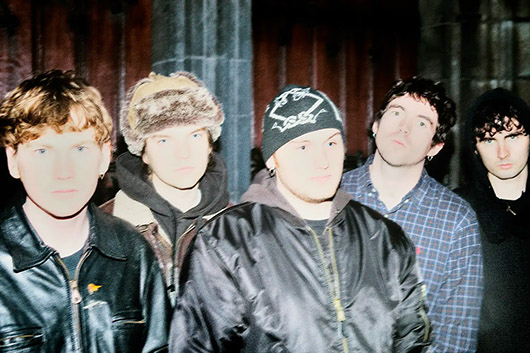 「インディ界の次なる偉大なストーリーテラー」、カーディナルズがデビュー作『Masquerade』からニュー・シングル「I Like You」リリース