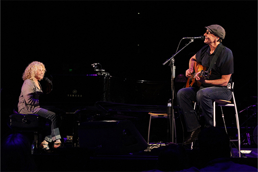 映画『キャロル・キング&ジェイムス・テイラー：ジャスト・コール・アウト・マイ・ネーム』、ムビチケオンライン券／B2ポスターのプレゼントを募集開始！