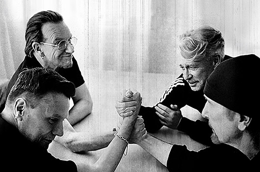 U2、6曲入りEP『デイズ・オブ・アッシュ』緊急配信。“ICE”の被害者や現代の情勢を受けて制作